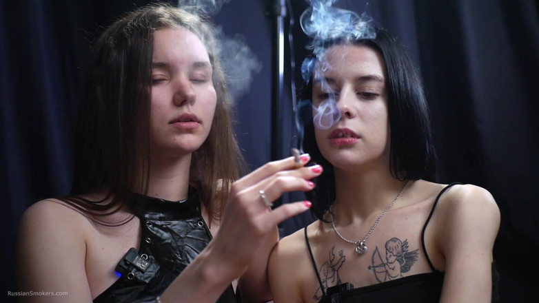 Russian Smokers: Hai người hút thuốc quyến rũ - chọc ghẹo phòng tối...