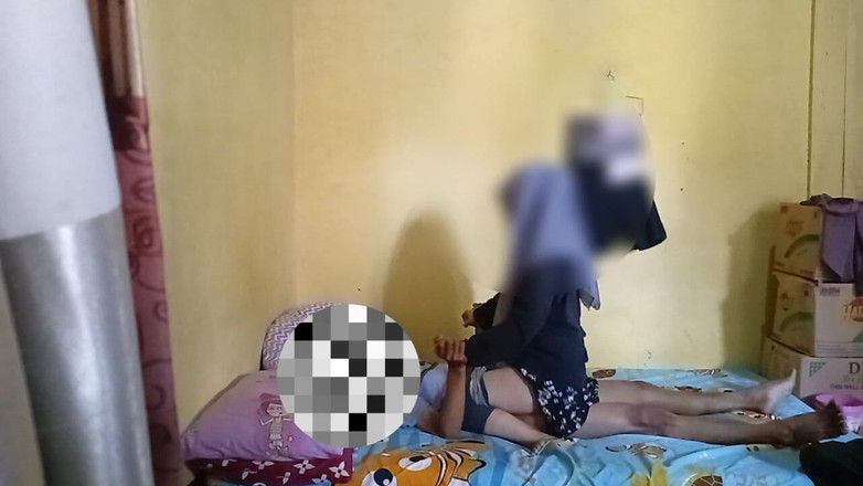 Famly sex: Vlasy mého bratrance jsou tak špatné, že na to nemůžu zapomenout.