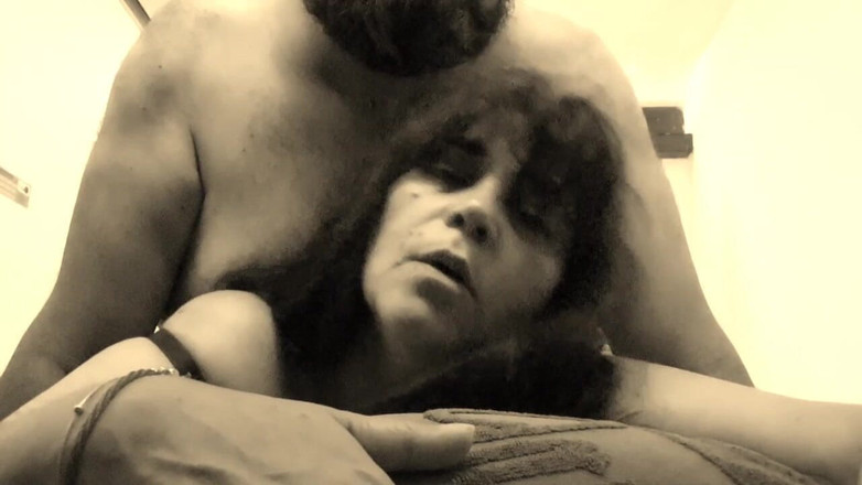 Mommy big hairy pussy: Sodomie avec son beau-fils avec la bouche couverte
