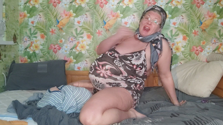 Putarankahotmilf: Těhotná futa babička a těhotný vnuk