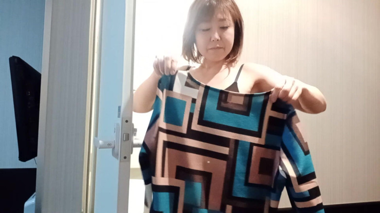 Mayumi Kanzaki: I Undress and Get Ready for the Shower.