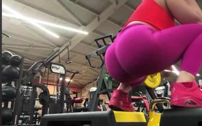 JuiceLussie: Sexy mädchen-training im fitnessstudio, so heiß