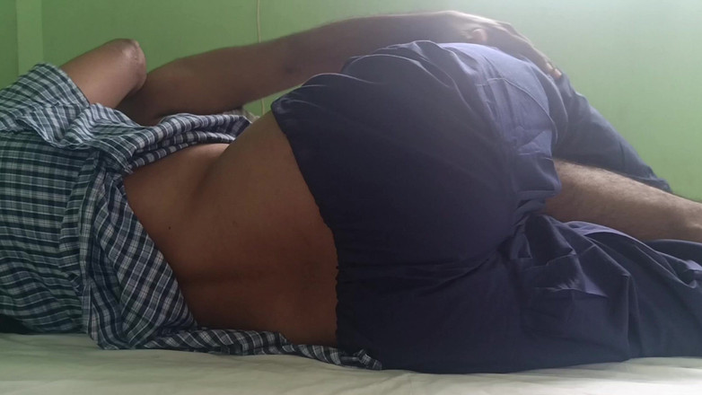 Wonder: Vysokoškolačka si užívá postel s vysokoškolským uniformou se svým učitelem