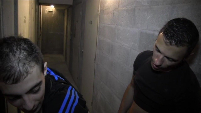 Gaybareback: Sébastien se fait baiser par Juan Perez en sous-groudn