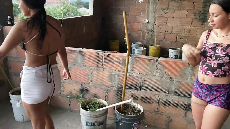 DAYANNA: Pomáhám své nevlastní sestře se zahradními prací