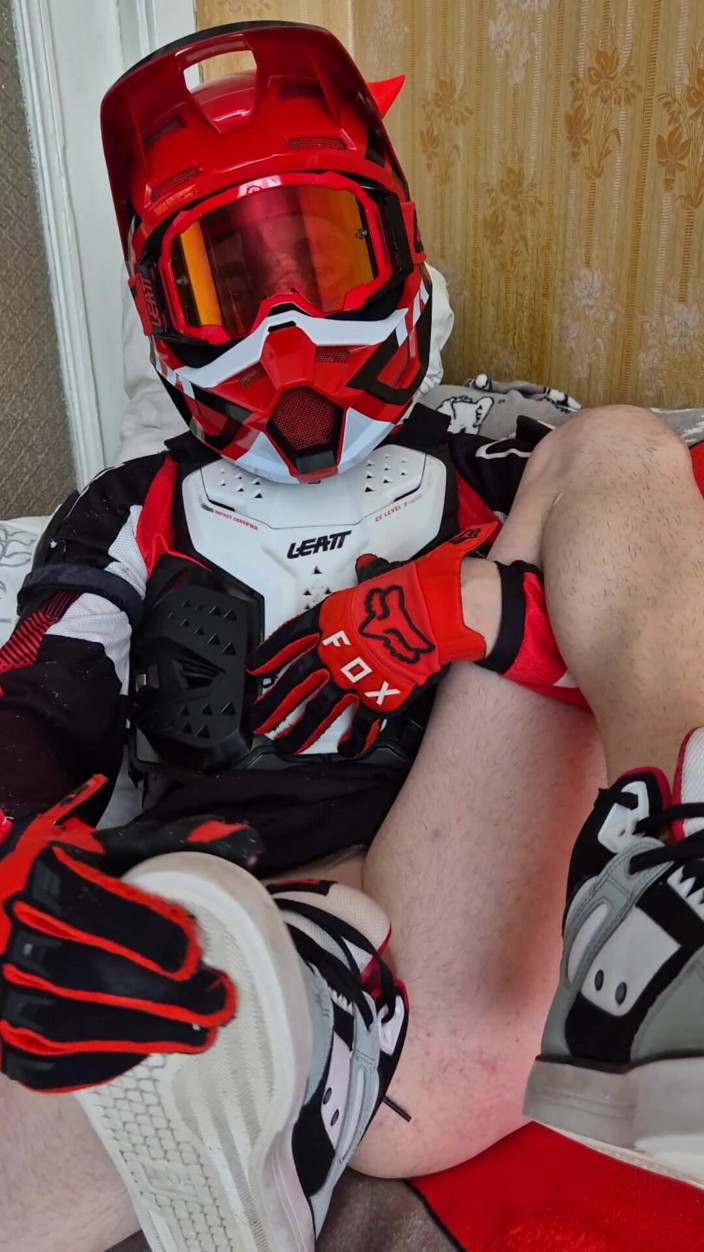 Sneakersmax98: In Biker Gear, He Brought to Orgasm