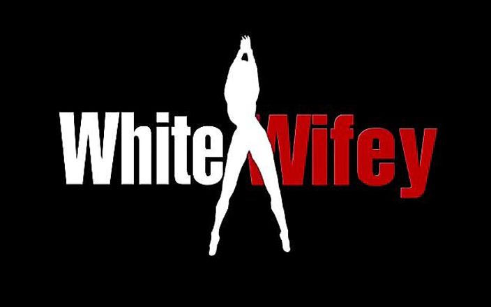 White Wifey: Анальная милфа уделывает своего черного друга