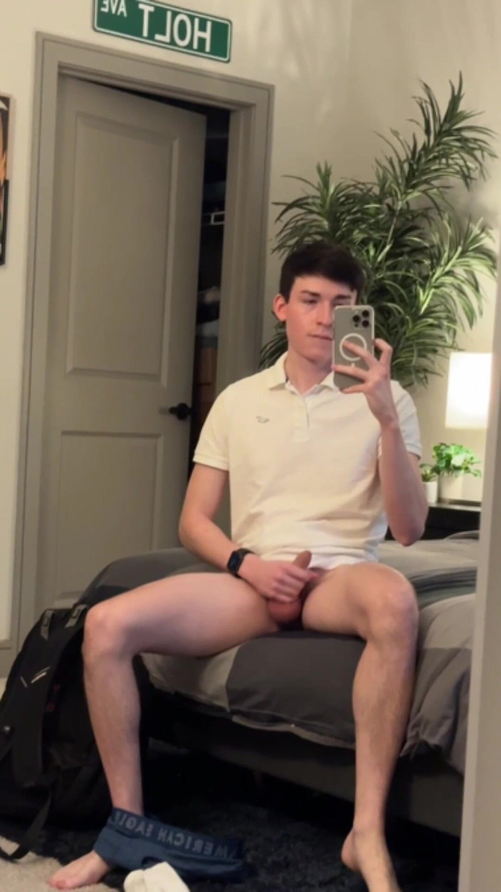 The Show Studio: Thủ dâm sau phòng tập thể dục