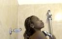 Black bitch films: Ary Choco - het is douchetijd