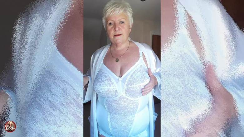 Uk Joolz: Vrei Să-ți Răspund La Ușă Îmbrăcat așa?