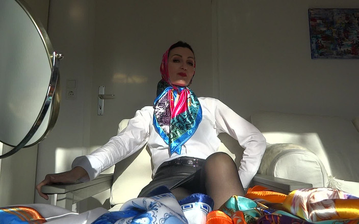 Lady Victoria Valente: Headscarves fitting