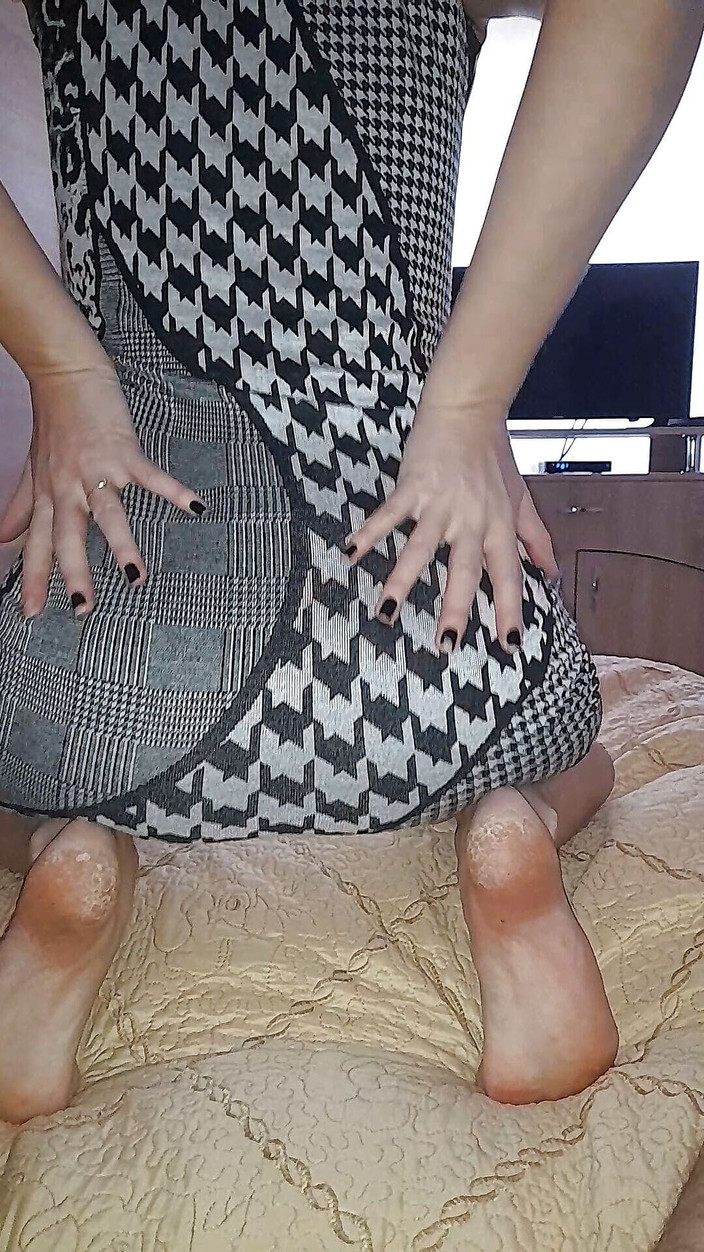 Audrey: Stora bröst styvmamma hjälper styvson att onanera till feber