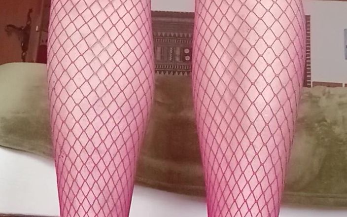 Littledragon33: Sissy Salut Roze
