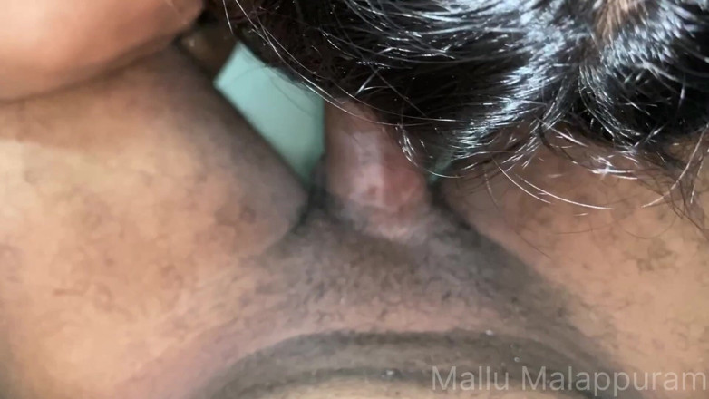 Mallu_Malappuram: 다른 사람으로부터 섹스하는 Mallu 아줌마와 의붓아빠