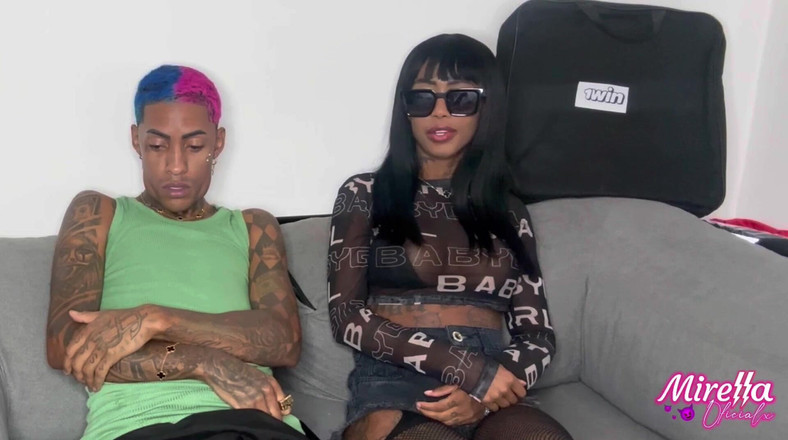 Mirellaoficialx: Мій друг не змінюється щоразу, коли приїжджає до мене в гості, є деякі