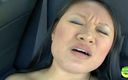 Naughty Asian Women: Bardzo urocza azjatycka dziwka ma niewiarygodny seks w samochodzie z...