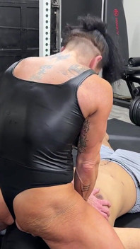 Kandylegs Dominates Hoodman