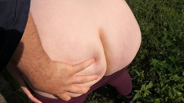 Bouncy Tits Action: Slap me in the corn field
