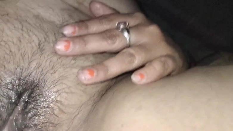 Sex041987: Yenge amcığını parmaklıyor