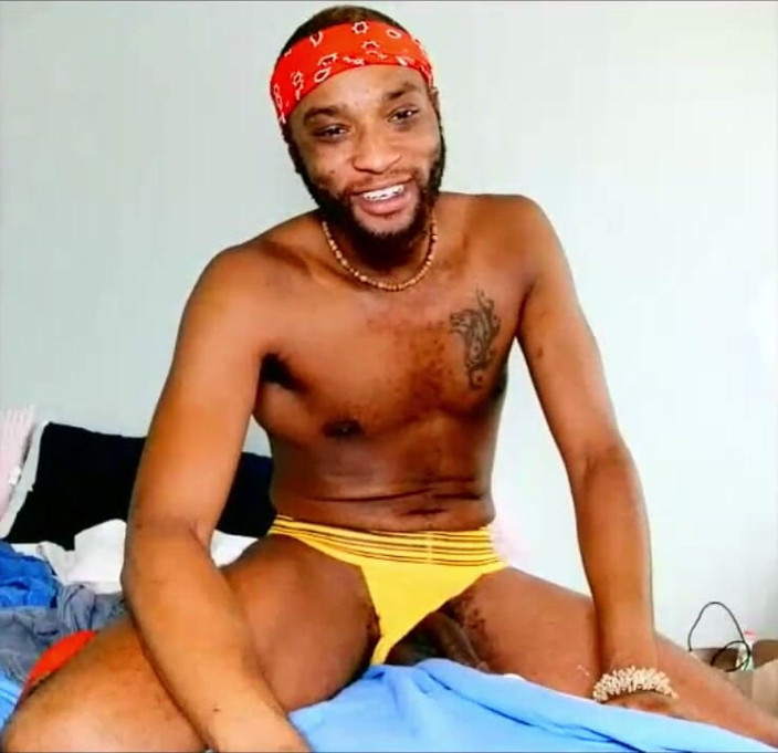 Kennie Jai: Masturbarse caliente en yellow jock