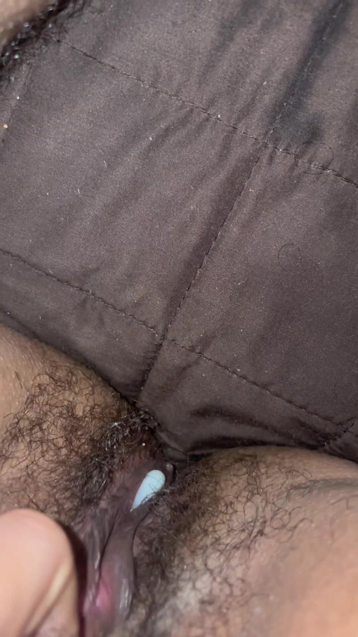 Milfmaster132: Biseksuele echtgenoot neukt met komkommer en vrouw lul komt binnen...