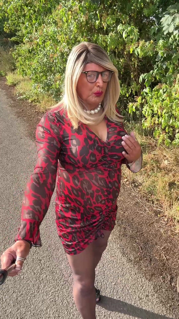 Kellycd2022: Seksi travesti kellycd2022 öğleden sonra biraz pit stop molası veriyor