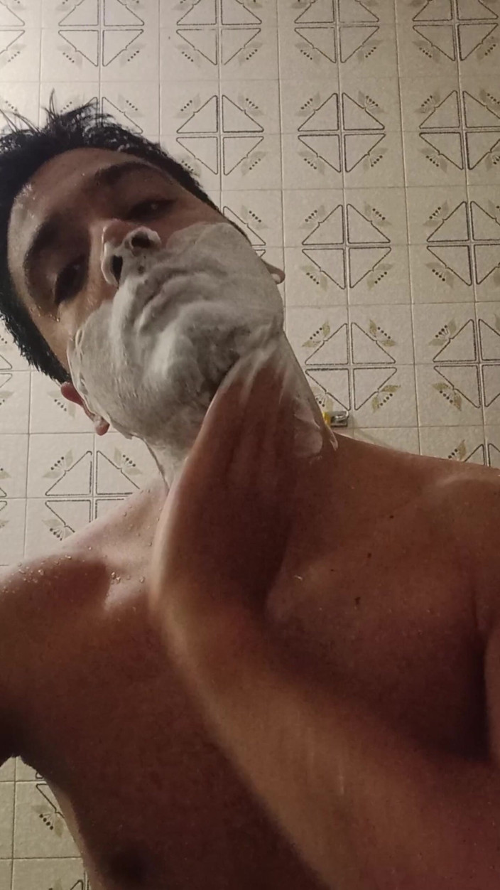 Guss: A Moreno Guy Alone in the Bathroom