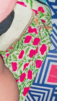 Isteri cantik Pakistan - pantat besar pepek ketat
