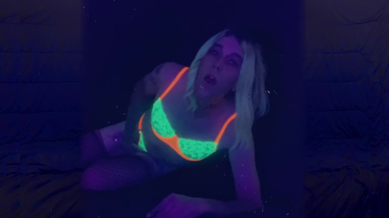 CarmenMelatonin: Děvka Tgirl Pózuje pro tvrdé ptáky