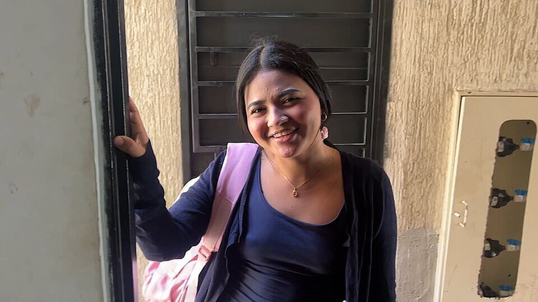 Yohamedi: La sorellastra arriva in viaggio dopo molto tempo