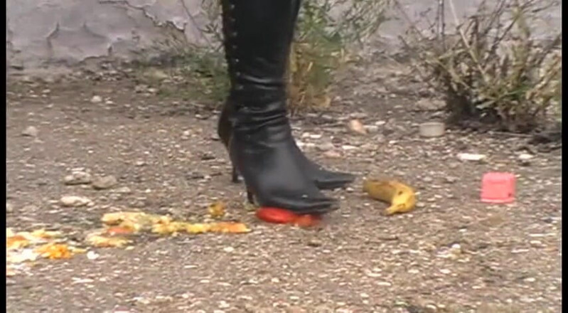 Foot Girls: Crushing food outdoors with my high heels