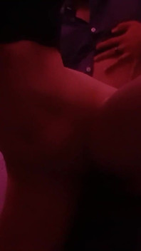 Ich habe einen fan im badezimmer eines Clubs gefickt