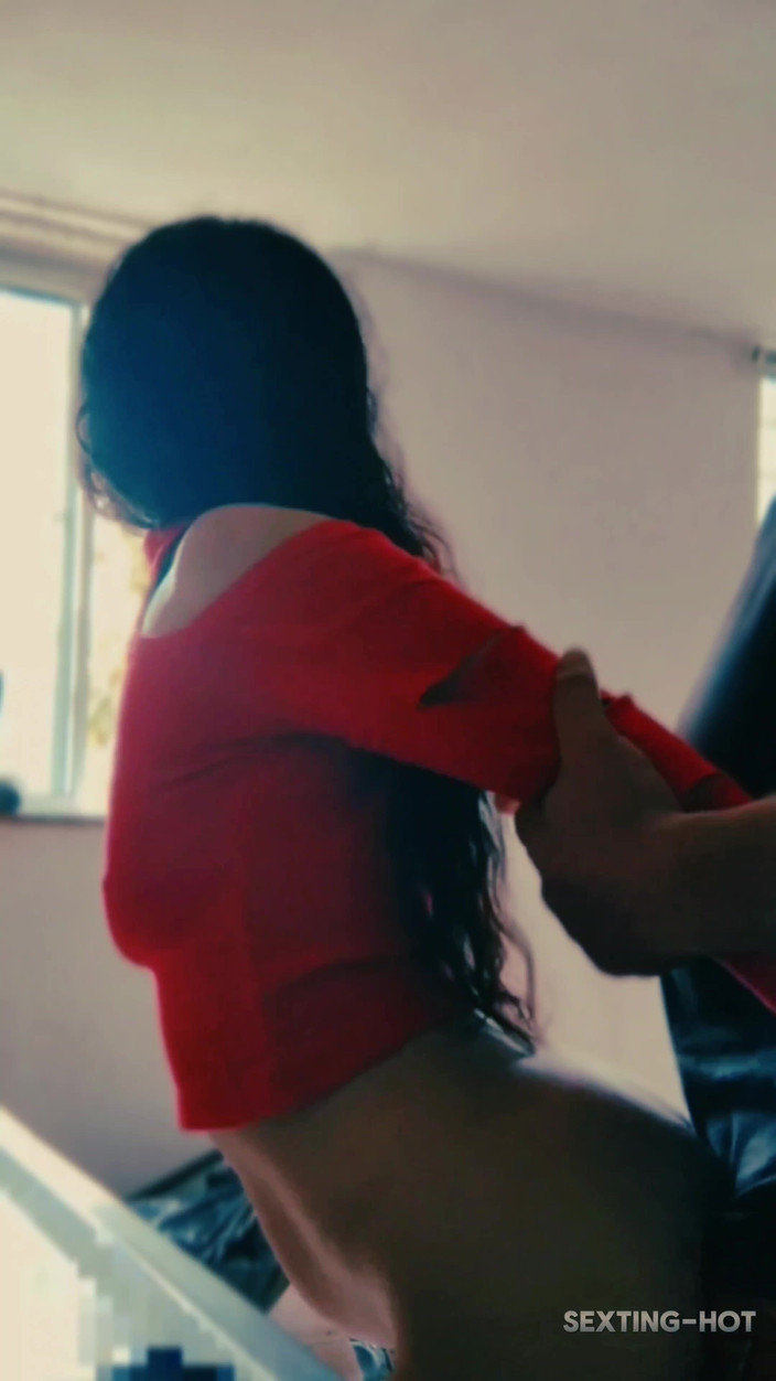 Thekingandpink: Un străin pe care îl întâlnesc pe stradă noaptea o iau acasă și...