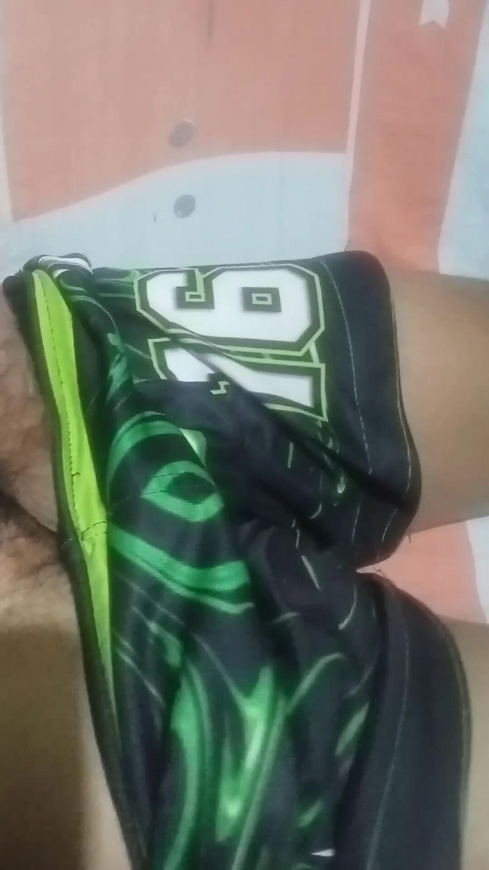 Talahib23: Penisul gras al unui tânăr care lucrează la fermă