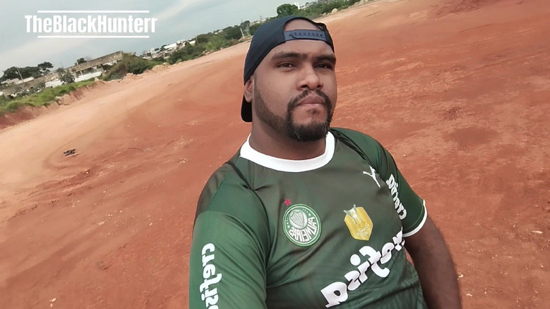 TheBlacKHunterr: 比赛结束后穿着衣服在街上