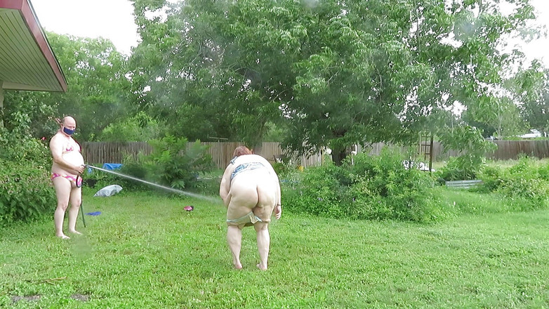 BBW nurse Vicki adventures with friends: Curvă efeminată și Stăpâna V Joc cu furtun 2