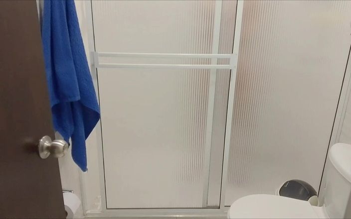 Esperanzitaluton: Macecha mě přistihne, jak ji nahrávám ve sprše