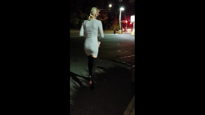 Fantasy Milf: バーおしっこふしだらな女