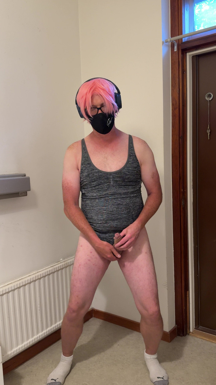 Julia Trans: トラニーがお尻を叩き、睾丸を叩き、マスターベーションとパパのために射精する