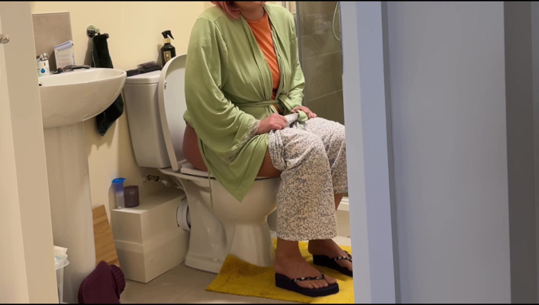 Emma Voyeur: Caught Step Mom Peeing:what Happens Next Will Surprise You