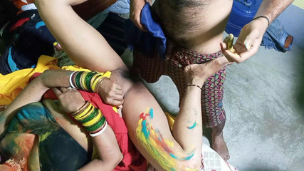 FireeCouple: Bahu juega a holi con sasurji en holi al abrir...