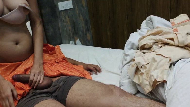 Hornycouple149: Indická macecha přišla do mého pokoje - už si honím - ona...