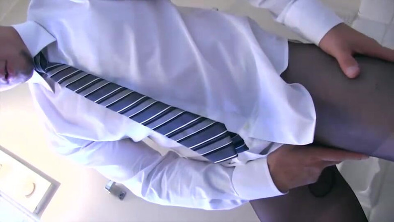 Gentlemen's Closet: In Control Derrick Collins 01