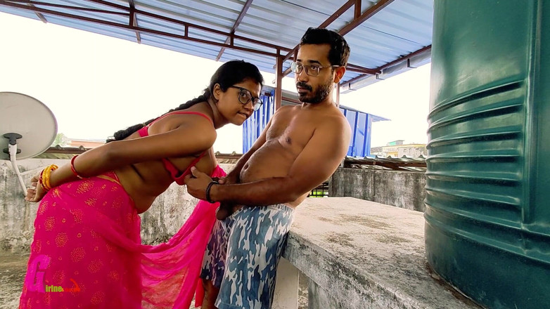 Horny_Bong: Une bhabhi indienne prend de la crème sur le visage
