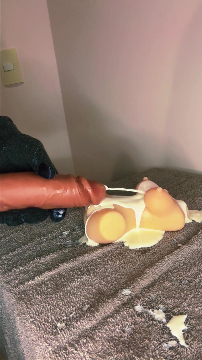 Greedy truck: Monster Cock stále uvolňuje sperma a naplní těsnou blonďatou kundičku...