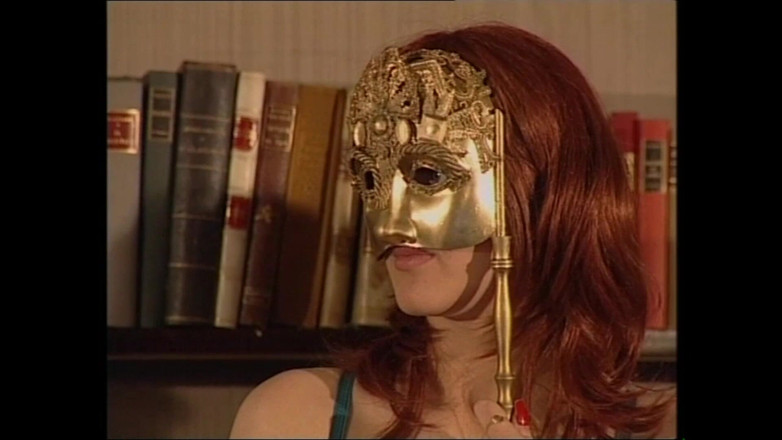 Deutschland porn: Geheimnisvoller dreier für eine brünette mit zwei maskierten männern