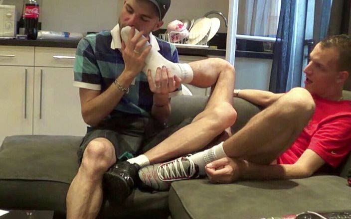 Sneaker Sex Kinky: Sucking cock with sneakers of his friend