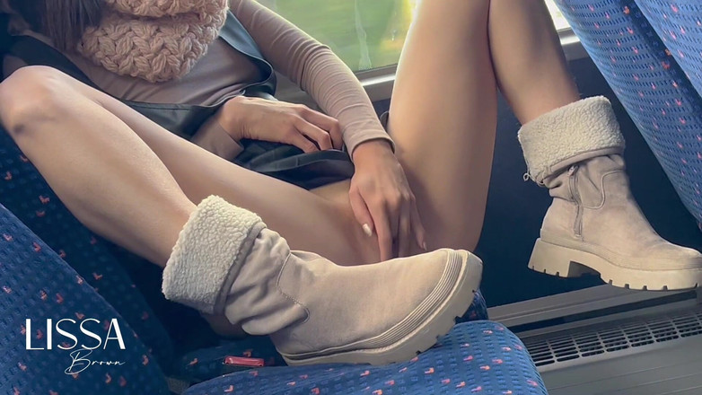 Lissa Brown: Aku dicrot di dalam sama orang asing di dalam bus...