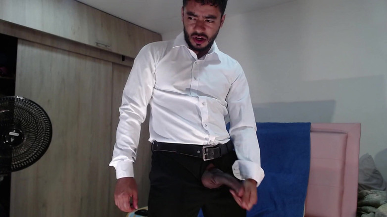 Tommhot: Baba ofisten eve geldikten sonra mastürbasyon yapıyor ve boşalıyor