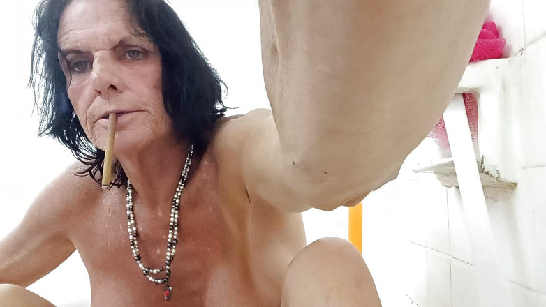 Lizzy Yum: Lizzy Yum VR června 29 2024 #11 fantasy masturbace koupající se kundička klitoris prsa...